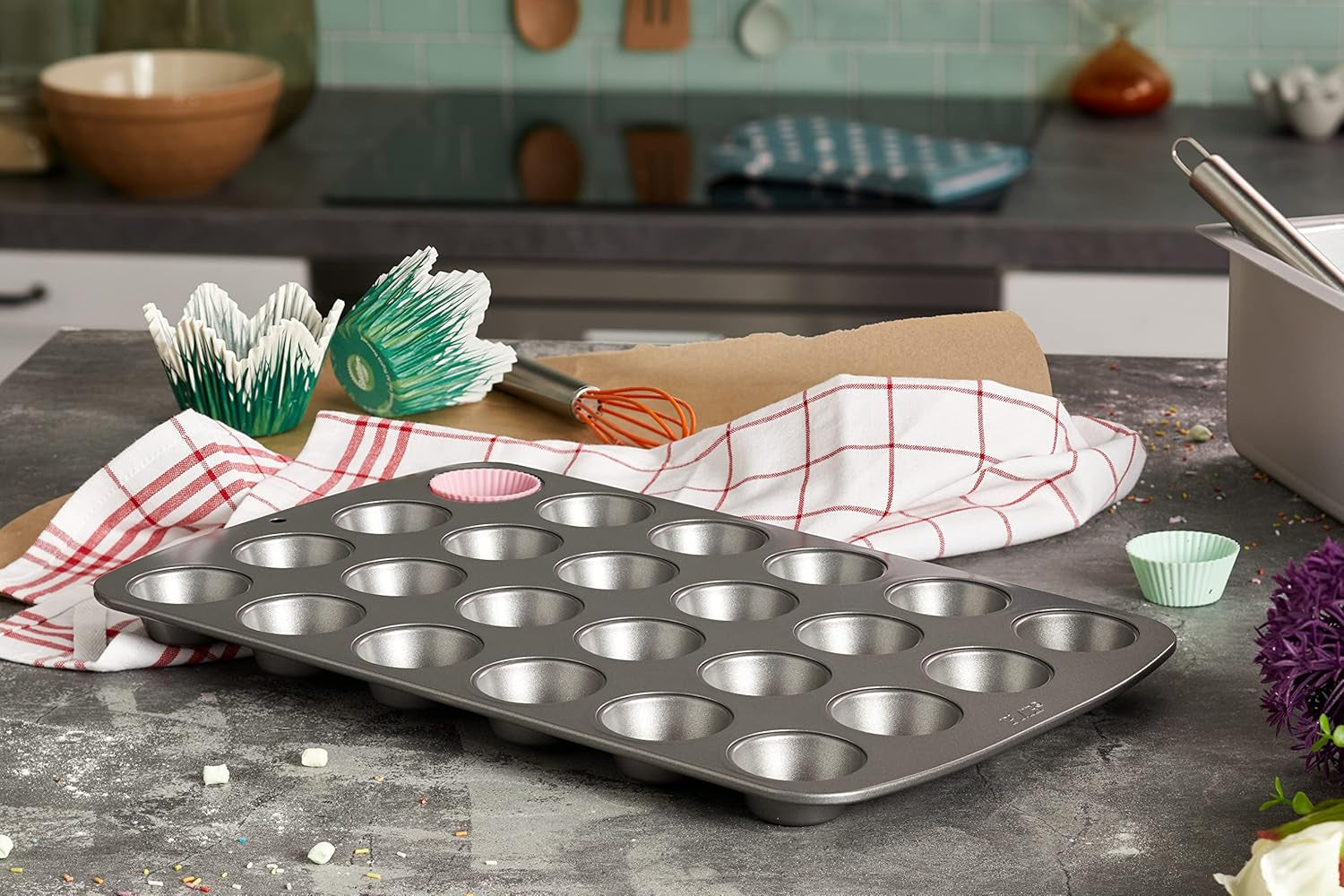 CSB111 Antihaftbeschichtete Mini-Muffinform Mit 24 Löchern Aus Karbonstahl, Edelstahl, Argento, 39.4 X 24.6 X 2.1 Cm Stampi e vassoi per cuocere Naty Shop