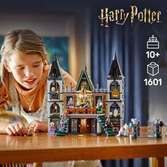 LEGO Harry Potter Tenuta di campagna della famiglia Malfoy, fantastico giocattolo da collezionare ed esporre, regalo per ragazzi, ragazze e fan del mondo magico, idea regalo con 9 minifigure 76453 Set da costruzione Besuche den LEGO-Store