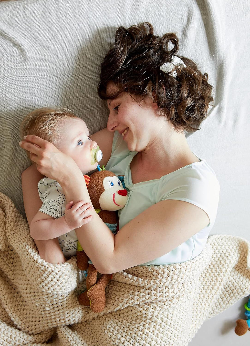 HABA 302999 - Lino maimuța, jucărie de pluș cu o mulțime de efecte cu care să te joci și să descoperi, jucărie pentru copii de la 6 luni Jucarii Bebe Naty Shop