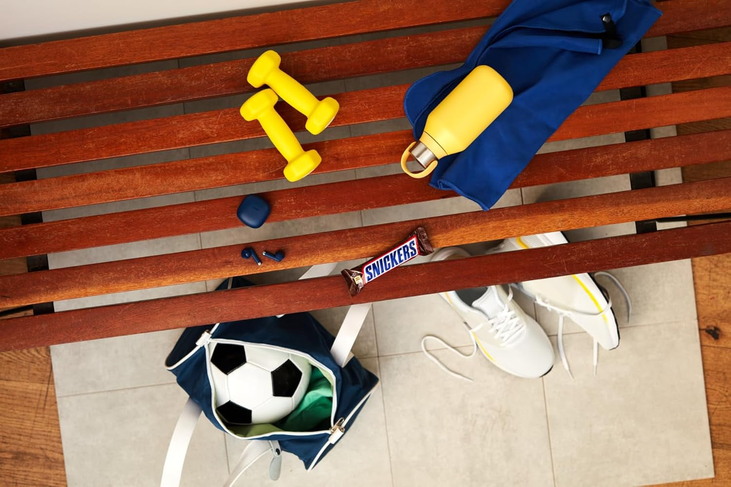 Una confezione grande di cioccolato contenente 32 tavolette di cioccolato da 50 g ciascuna.