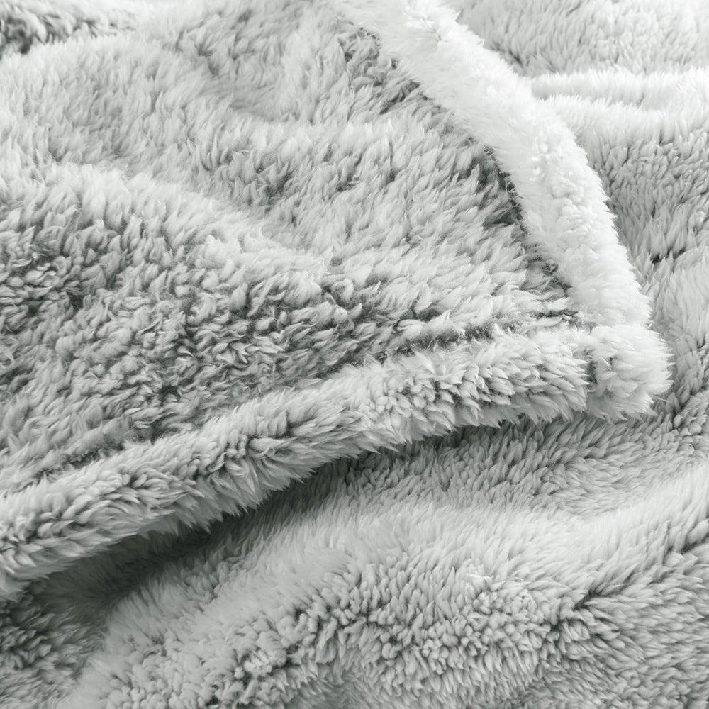 Aqua-Textil Soffice coperta coccolosa 150 X 200 cm Grigio Bianco Melange Coperta TV in peluche Copriletto Sherpa Fleece Oeko-Tex Ottawa Letti e coperte Besuche den aqua-textil-Store