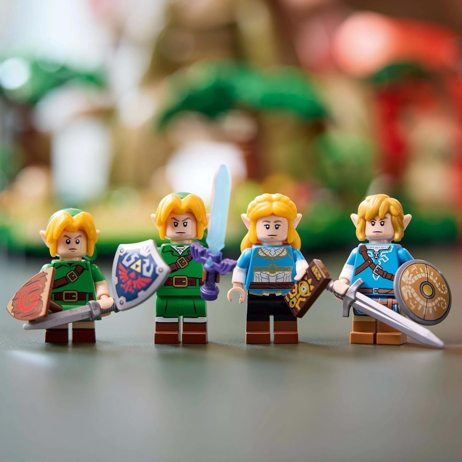 LEGO The Legend of Zelda Deku Tree 2-in-1 - pezzo da collezione con le minifigure della Principessa Zelda e 3 Link - set da costruzione per adulti e idea regalo per gli appassionati di videogiochi - 77092 Set da costruzione Besuche den LEGO-Store