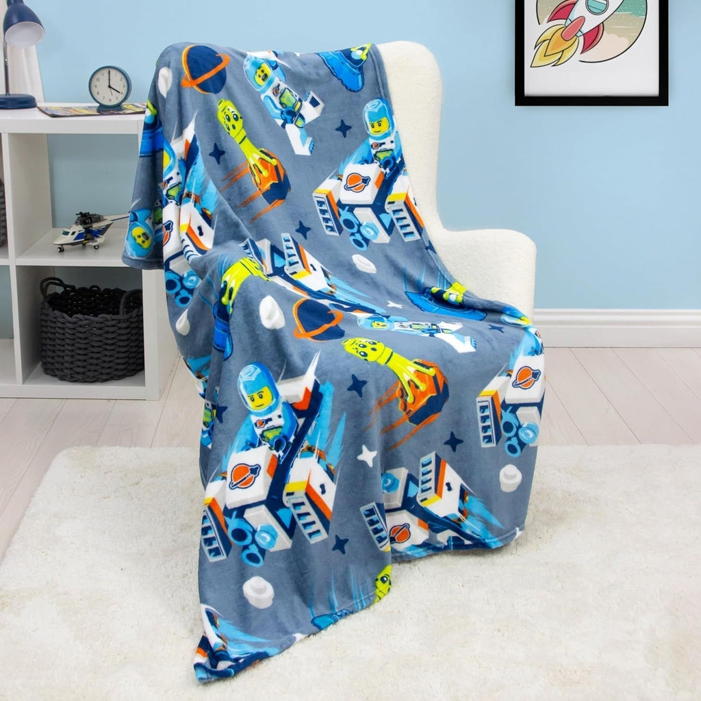 Character World Official Lego® City Fleece Blanket, Super Soft, Warm Blue Throw, Cityspace Design, Perfect pentru dormitoare, camping și dormit, 100 X 150 Cm Paturi si Cuverturi Besuche den Character World-Store