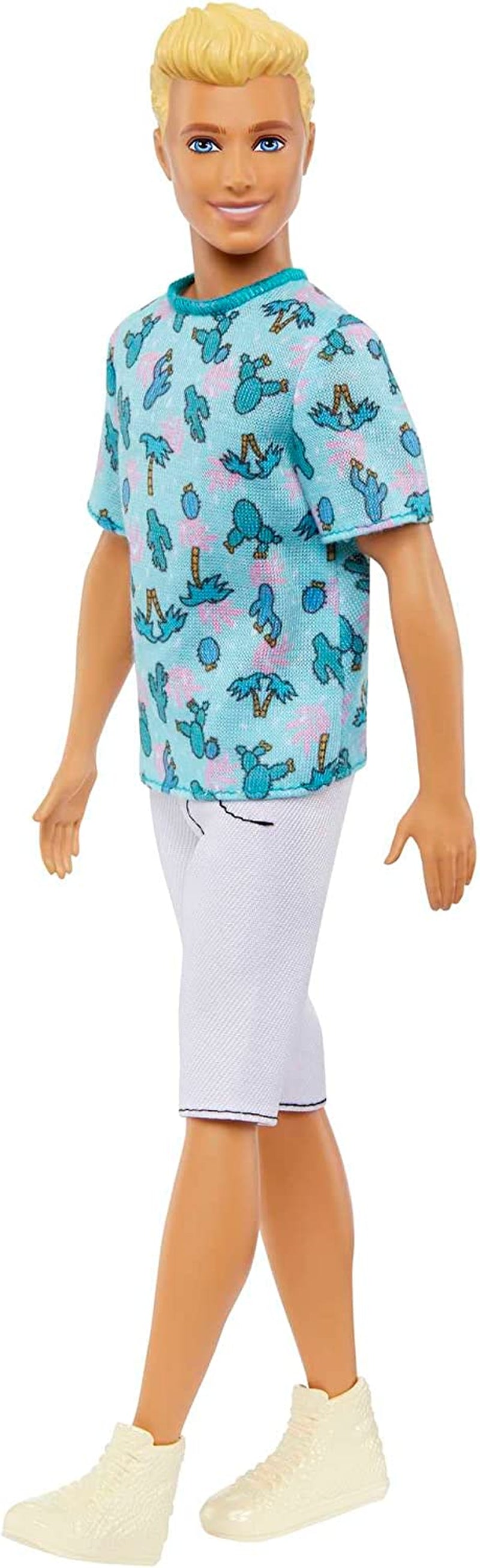 Barbie Ken Fashionistas - T-shirt con stampa di cactus e palme, pantaloncini bianchi e scarpe da ginnastica, perfetta per avventure con gli amici e passeggiate in città, per bambini dai 3 anni in su, bambole HJT10 Naty Shop