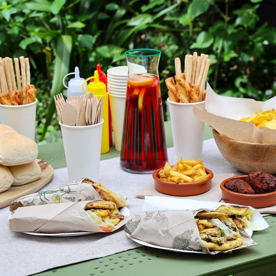 Table Kind | 100 pachet vrac Șervețele moi din hârtie reciclată, șervețele de petrecere de unică folosință maro, potrivite pentru uz zilnic, ecologice, Kraft, nealbite, compostabile, fabricate în UE, 2Ply, 33cm