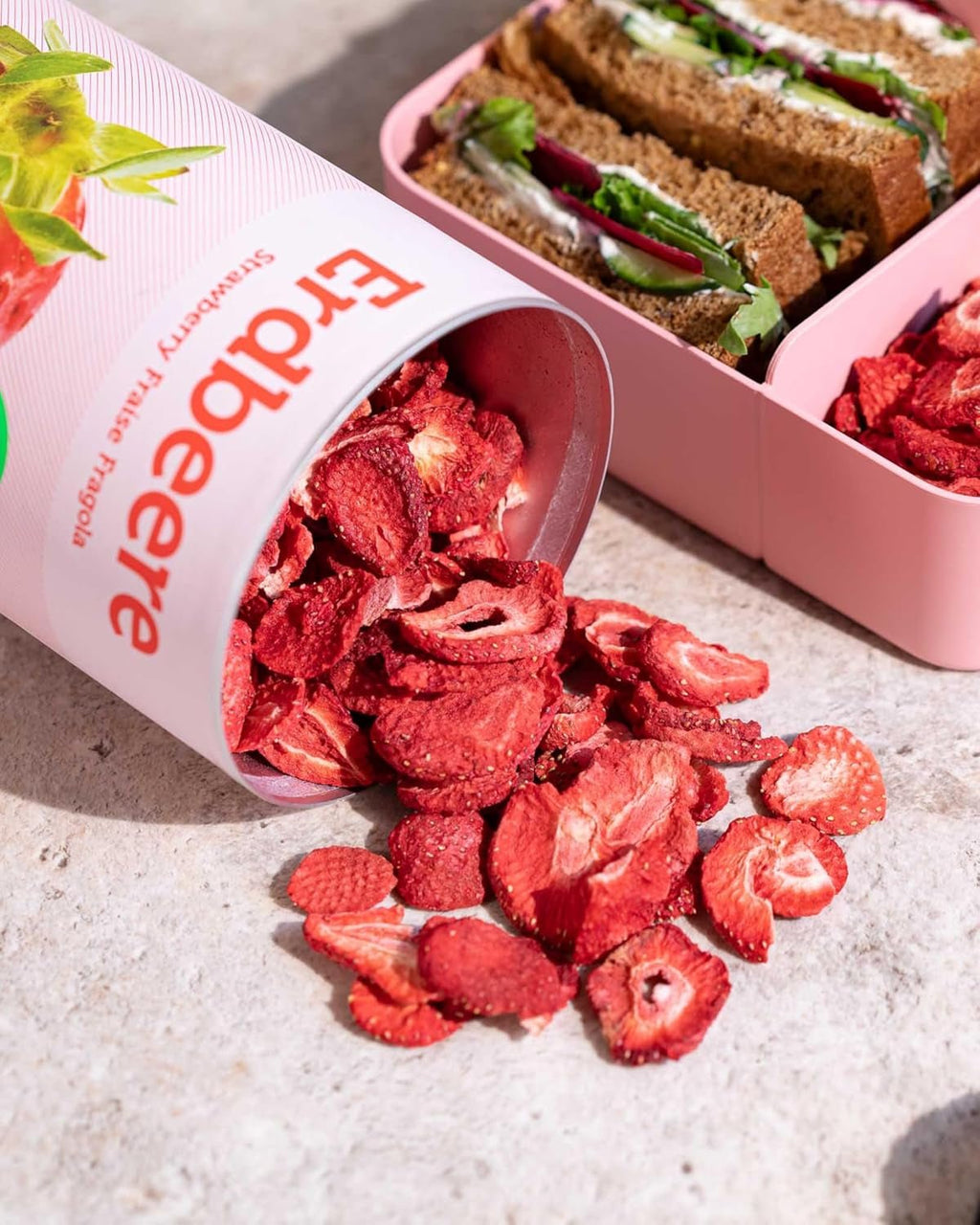 BUAH® Căpșuni liofilizate | Cipsuri cu căpșuni ca gustare sau pentru smoothie-uri | Înlocuitor ideal pentru bomboane | Vegan și fără zahăr adăugat | 96g Produse deshidratate Naty Shop