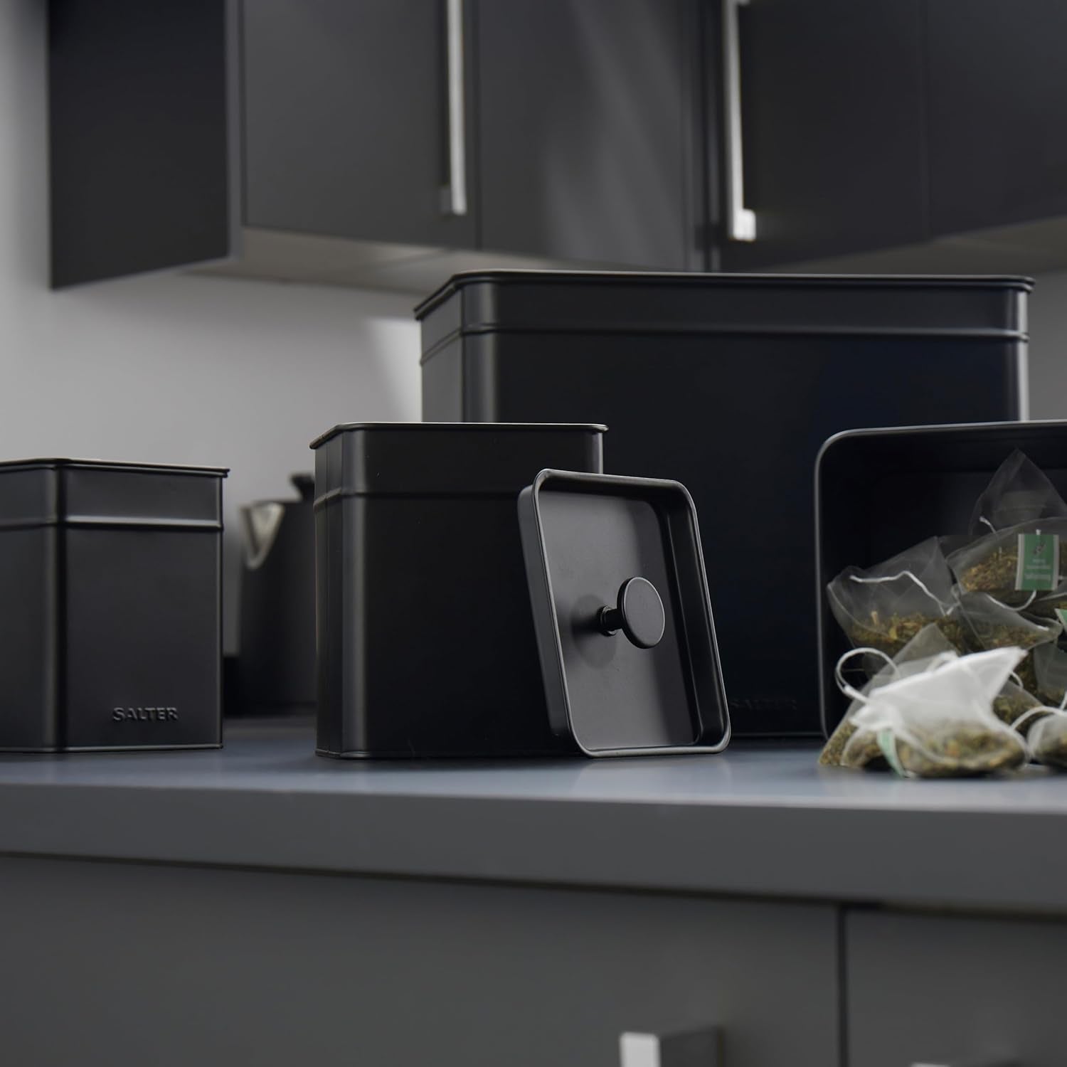 Salter BW12614EU7 Set de cutii de depozitare Kuro - 4 recipiente de bucătărie, pâine/ceai/cafea/zahăr, cutii pătrate de organizare, ușor de curățat, păstrează alimentele proaspete, negru Cutii depozitare alimente Naty Shop