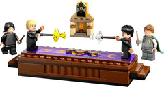 LEGO Harry Potter Castello di Hogwarts: set da costruzione del club dei duellanti con 4 minifigure incl. Draco Malfoy, Gilderoy Lockhart e Severus Snape, set Con funzione Per ragazzi e ragazze da 8 anni in su 76441 Set da costruzione Besuche den LEGO-Store