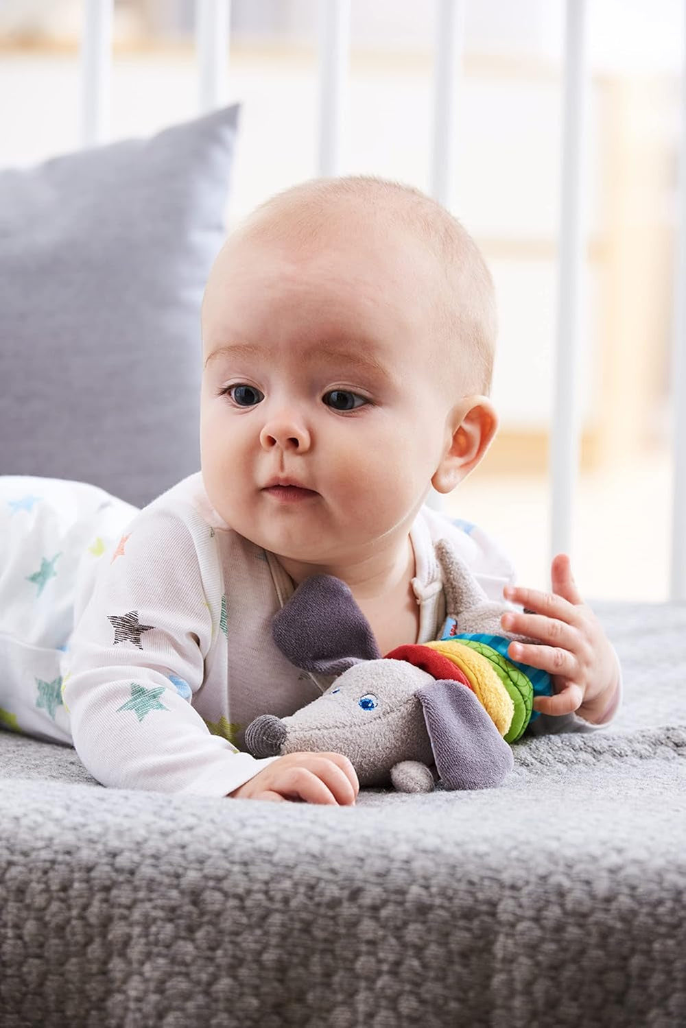 HABA 304771 - Zornăitor figurină teckel, jucărie pentru copii din țesătură cu motor zornăitor, jucărie de la 6 luni Jucarii Bebe Naty Shop