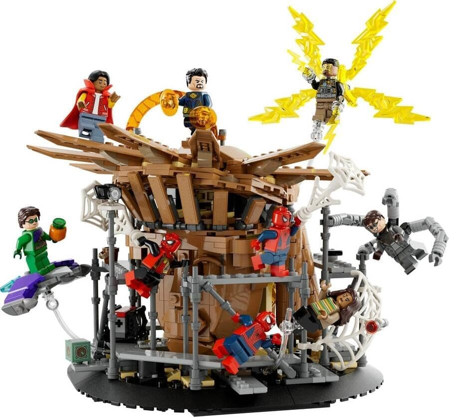 LEGO 76261 Marvel Spider-Man's Big Showdown, Spider-Man: No Way Home set con 3 minifigure Peter Parker più Green Goblin, Electro, Sandman, Ned, Doctor Strange e MJ, modello da collezione Set di costruzione Besuche den LEGO-Store