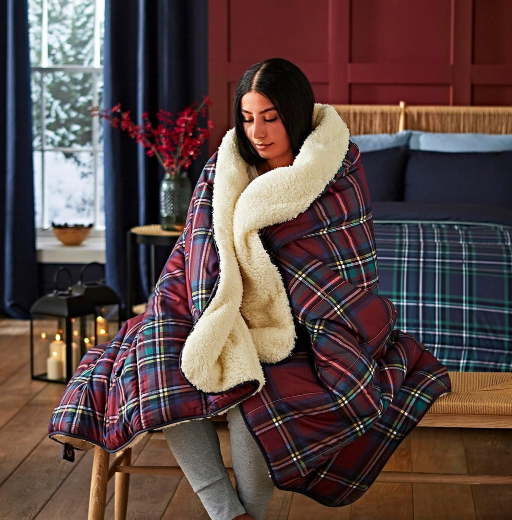 Night Lark Cosy Sherpa Fleece Blanket, Classic Red Tartan, 9 Tog, Luxurious, Fluffy, Thick And Reversible, Perfect pentru canapea, pat, canapea, canapea. Hipoalergenic, lavabil la mașină, Dimensiune: Paturi si Cuverturi Night Lark tartan roșu clasic Pat de o persoană