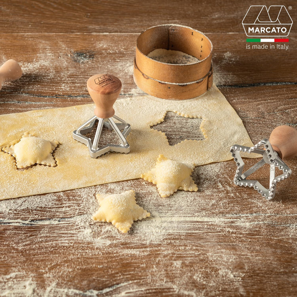 Set de forme pentru ravioli și biscuiți MARCATO, aparat de făcut ravioli, formă pentru biscuiți, lemn masiv și fontă, fabricat în Italia, formă de stea 65 mm + formă de floare 70 mm