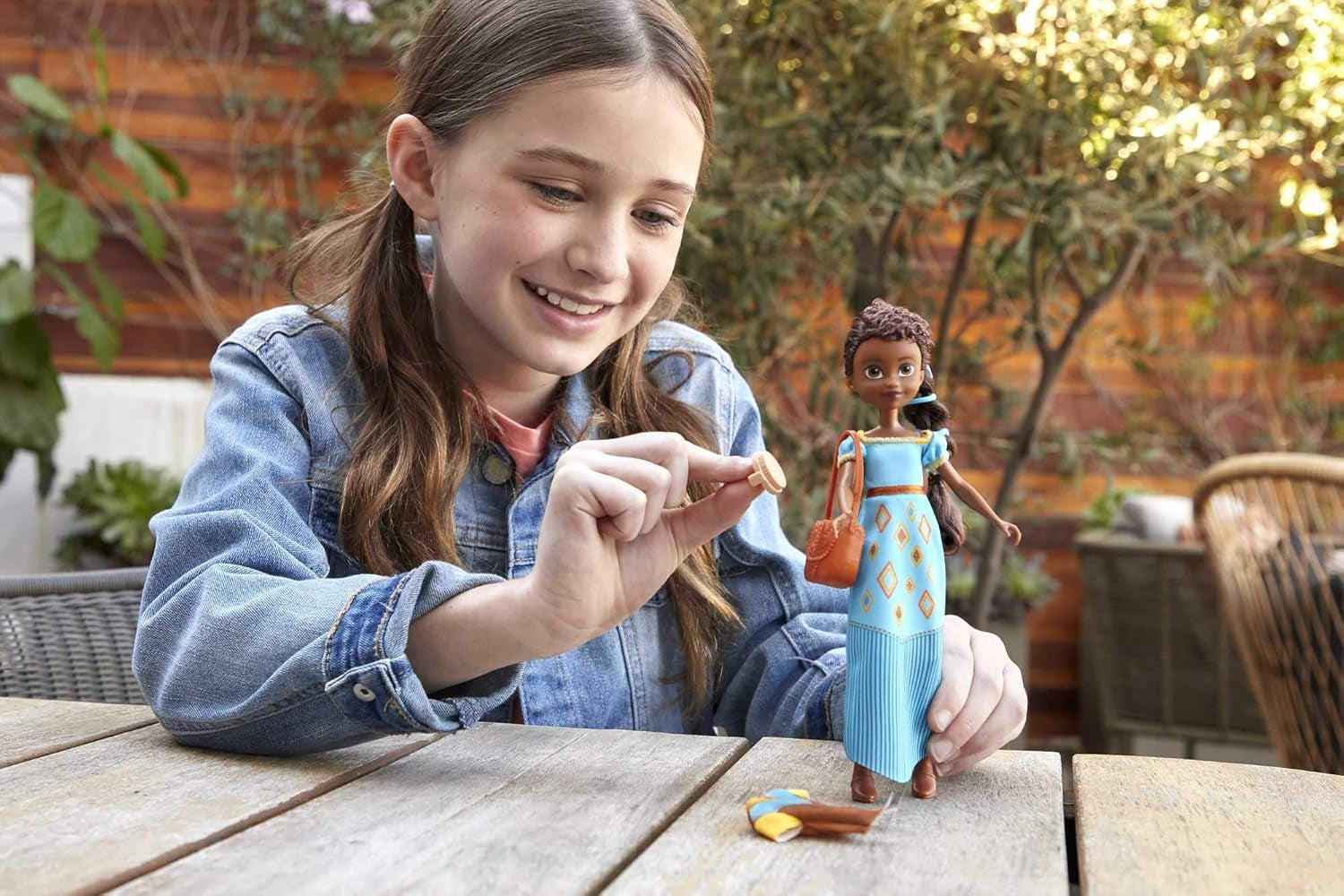 Dreamworks Spirit GXF18 - Păpușa Pru distractivă la modă „Spirit - Liber și Neîmblânzit” (18 cm), 2 ținute și accesorii la modă, 7 articulații mobile, cadou excelent pentru copiii cu vârsta de 3 ani și peste