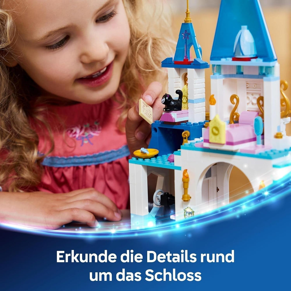 LEGO € Disney Princess Castello di Cenerentola e carrozza trainata da cavalli, set per ragazze dai 6 anni in su, fantastico giocattolo con mini bambole della principessa Cenerentola e del principe azzurro, idea regalo per i fan Disney 43275 Set da costruzione Beuche den LEGO-Store