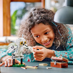 LEGO Harry Potter Edvige in Privet Drive 4 Set gufo giocattolo per bambini, personaggio di animale costruibile con valigia di Hogwarts, piccolo regalo per ragazzi, ragazze e tutti i fan dai 7 anni 76425 Set da costruzione Besuche den LEGO-Store