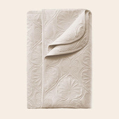 ROOM99 Leila Elegante copriletto color crema 240 x 260 cm Copriletto versatile come copriletto o copridivano Coperta per letto e divano Stile coperta Ideale come copriletto Letti e coperte Beuche den ROOM99-Store