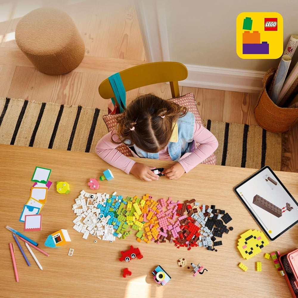 Scatola divertente creativa LEGO Classic, mattoncini da costruzione colorati per giochi di ruolo fantasiosi, set da costruzione per principianti, giocattoli per ragazze e ragazzi a partire da 5 anni, modelli ricostruibili 11042 Set da costruzione Besuche den LEGO-Store