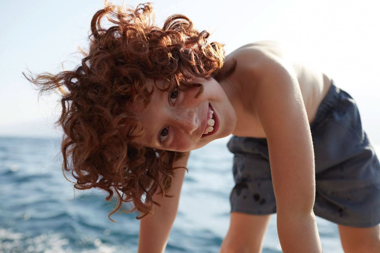 Kneipp Naturkind, additivo per il bagno con prezioso olio di semi d'uva e avocado - buccia galleggiante al gusto di melone per un magico divertimento nel bagno - 1 pz. Naty Shop Doccia e vasca