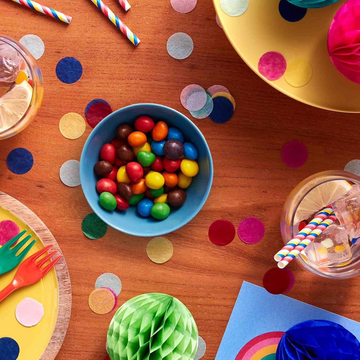 M&M's Confezione sfusa di cioccolato alle arachidi 24 x 45 g di lenticchie al cioccolato aromatizzate alle arachidi regalo al cioccolato (1080 g) ideali come dolcetto a tema calcistico