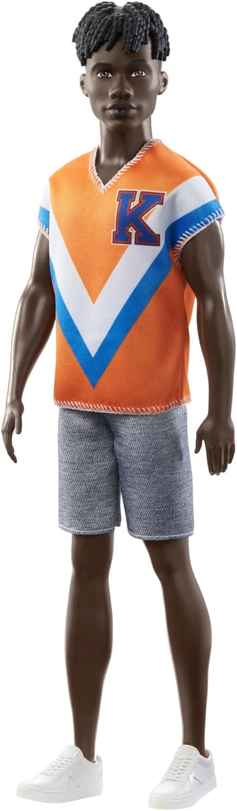 Barbie Ken Fashionistas - T-shirt con stampa di cactus e palme, pantaloncini bianchi e scarpe da ginnastica, perfetta per avventure con gli amici e passeggiate per la città, per bambini dai 3 anni in su, bambole HJT10 Naty Shop 0