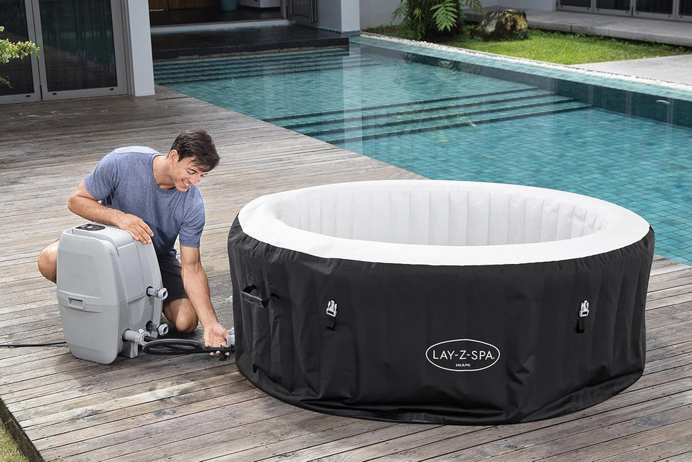 Pachet format din cada cu hidromasaj Lay-Z-SPA Miami AirJet™, 180 x 66 cm, 2-4 persoane, rotundă, neagră + husă termică Lay-Z-SPA Xtras EnergySense Ø 180 x 66 cm, rotundă