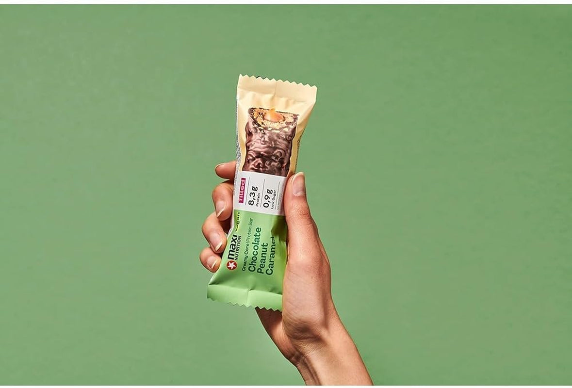 MaxiNutrition Barretta proteica vegana cremosa con cioccolato, arachidi e caramello 12x45g - barretta proteica vegana, 18% di proteine, 8,3 g per barretta, basso contenuto di zucchero (0,9 g), senza zuccheri aggiunti, senza aromi artificiali