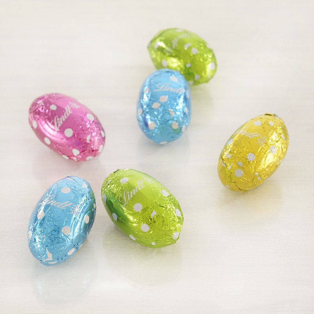 Piccoli Amici di Pasqua al Cioccolato | 2 x 100 g e Mini Uova Decorazione di Cioccolato con Latte Alpino | 2 bustine da 180 g | Uova di cioccolato al latte premium, confezionate in modo allegro e colorato, in quattro colori per Pasqua