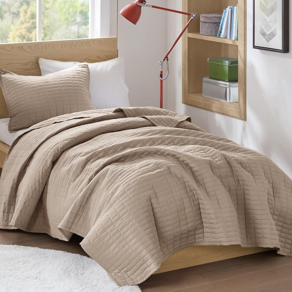Comfort Spaces Kienna Quilt Set, cusături duble de lux, pătură de vară, ușoară, moale, lenjerie de pat pe tot parcursul anului, față de pernă asortată, albă, pătură pentru paturi King Size (264.2 X 228.6 Cm), Plapumi si pilote Naty Shop Taupe Twin/Twin Xl(66"X90")