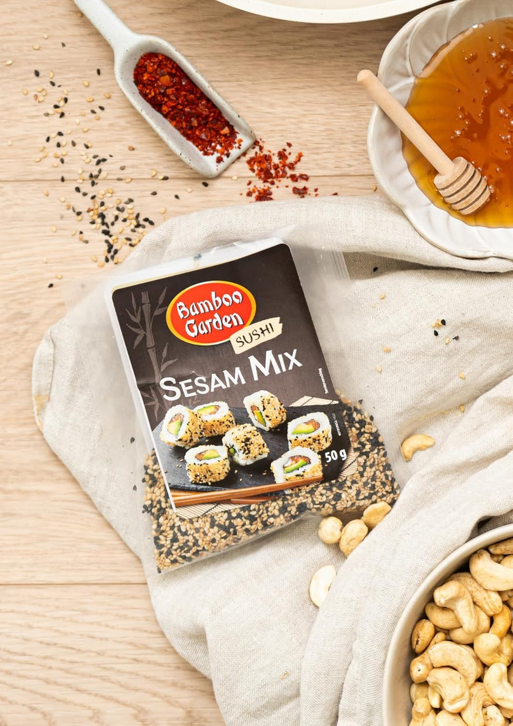 Bamboo Garden - Sushi Sesame Mix, Ideale per la preparazione di Sushi di ogni tipo, delizioso anche come Topping per varie pietanze, nel Muesli o nel Porridge, 1 x 50 g