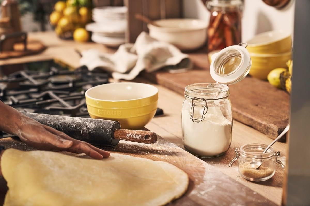 STAUB Teigroller, Nudelholz, Länge: 45 cm, Rollbreite: 26 cm, Schwarzes BPA-free Silikon und Akazienholz, Ergonomischer Griff, Schwarzes und Braun