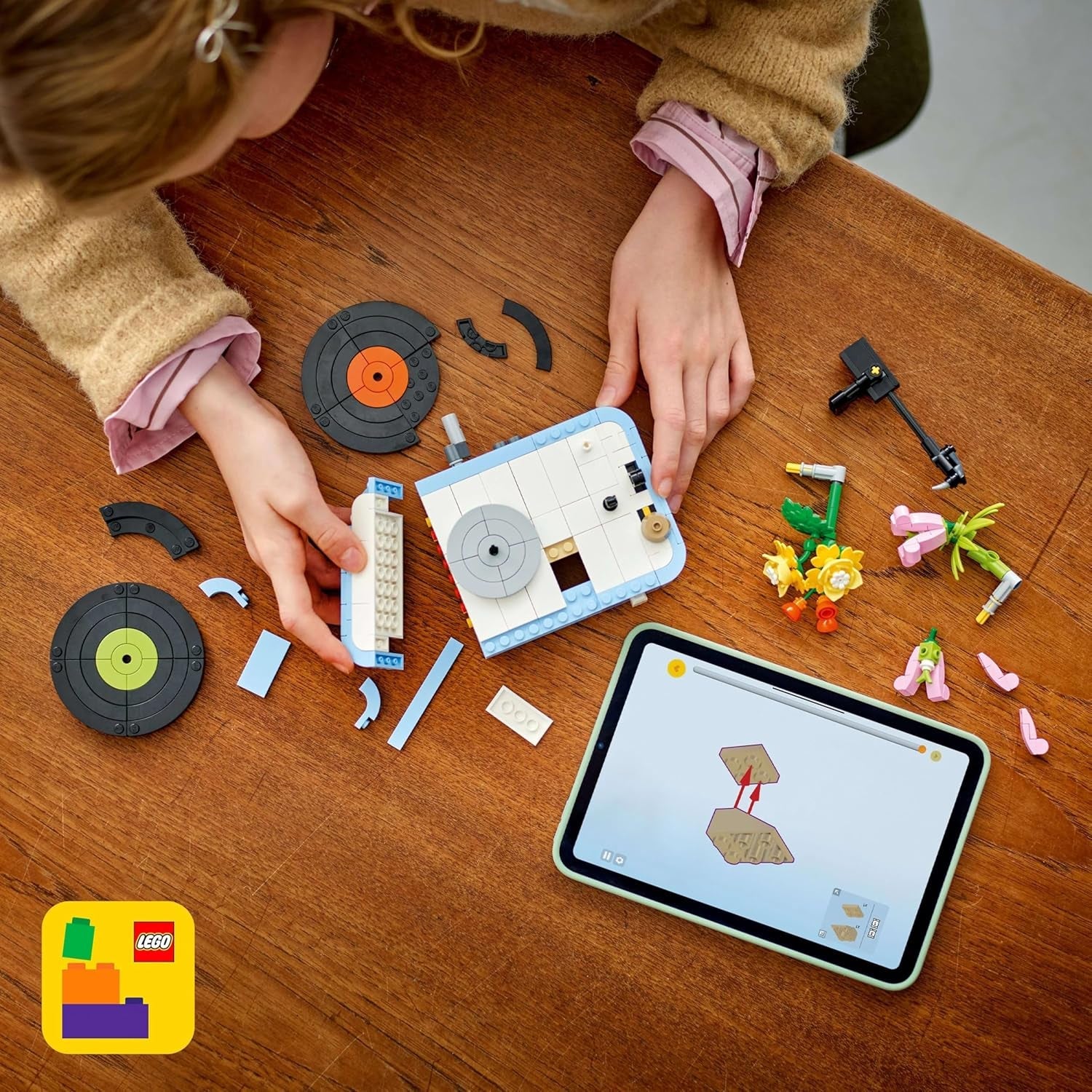 Lettore di dischi LEGO Creator 3In1 con fiori - giocattolo trasformabile in radio o microfono - giocattoli musicali per bambini - idea regalo creativa per ragazze e ragazzi a partire da 8 anni 31172 Set da costruzione Besuche den LEGO-Store