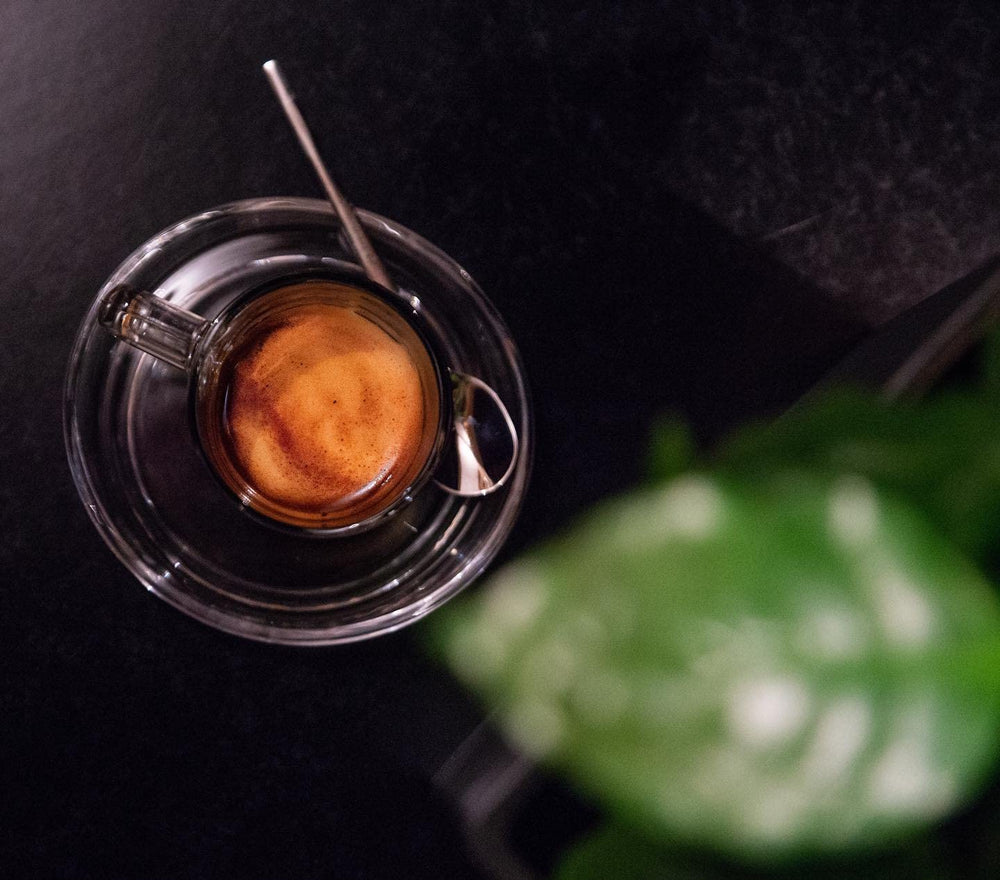 Espresso Nr. 10 de la Coffee858 - Amestec de espresso puternic și picant, format din 70% boabe Arabica din Brazilia și 30% Robusta - Ambalaj de înaltă calitate (320g) - Cadou original