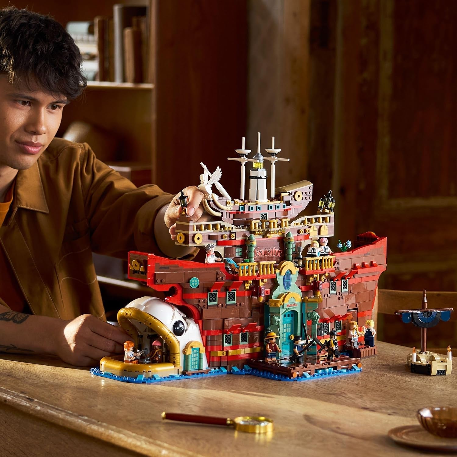LEGO ONE PIECE - Baratié, das Schwimmende Restaurant - Bauset für Erwachsene - Modellbau mit detailliertem Innenraum sowie 10 Minifiguren inkl. Luffy, Nami & Sanji - Anime Geschenk für Fans - 75640