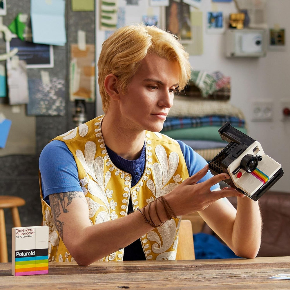 LEGO Ideas Polaroid OneStep SX-70 Kamera-Set für Erwachsene, Sammlerstück mit authentischen Details, kreative Beschäftigung, Fotografie-Geschenke für Männer, Frauen, Ihn, Sie & Teenager 21345
