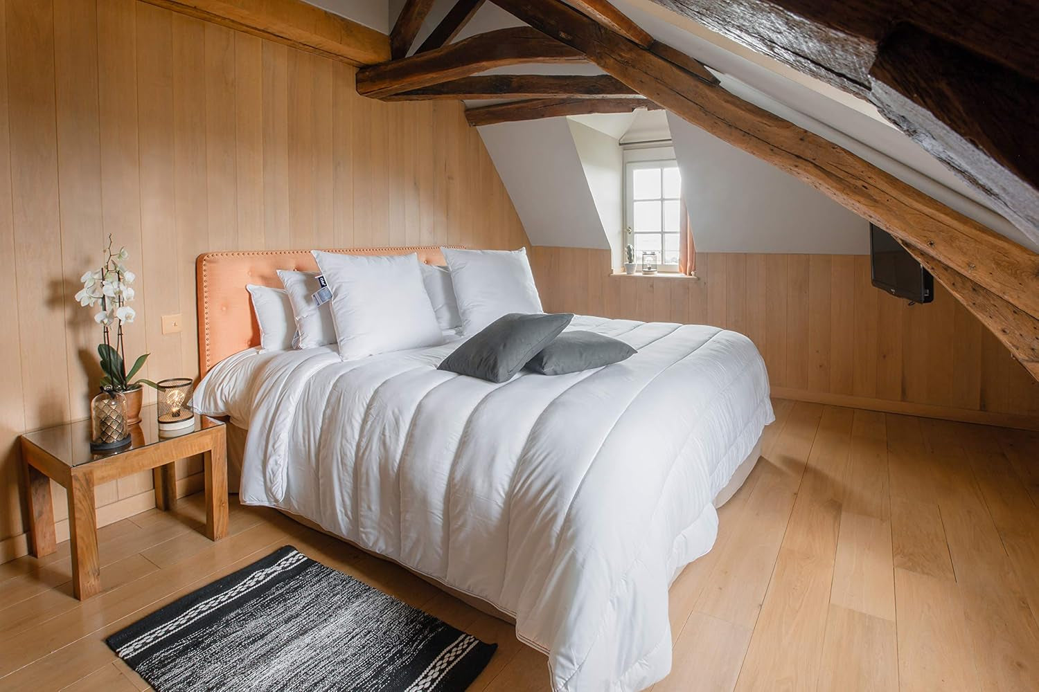 COLAS NORMAND Plapumă caldă, lavabilă la 95°C, 240 X 220 Cm, durabilă, microfibră, moale, mătăsoasă și confortabilă, fabricată în Franța, albă Plapumi si pilote Naty Shop