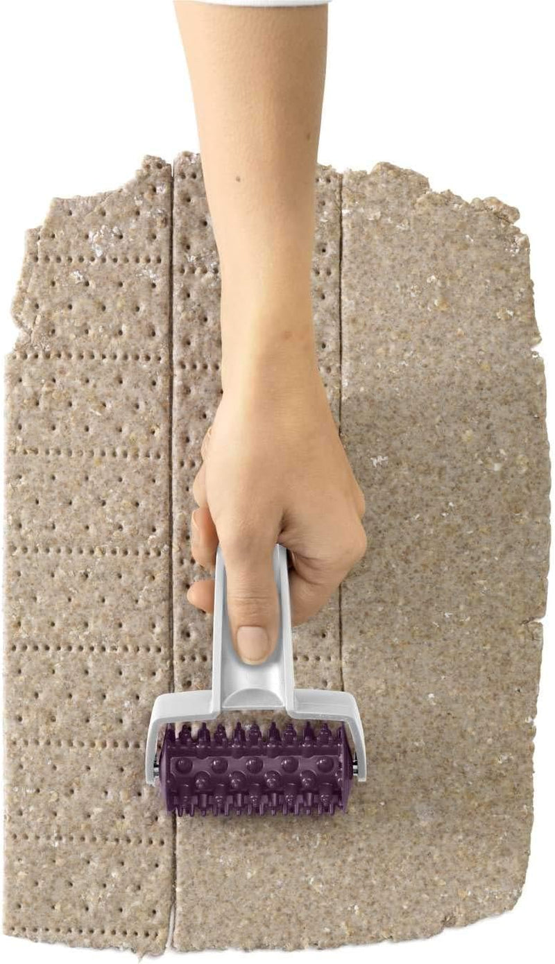 Betty Bossi Cracker Roller, il gadget da cucina ideale per preparare Knäckebrot e Crackern für raffiniertes Fingerfood. Teigschneider mit tollen Rezeptideen.