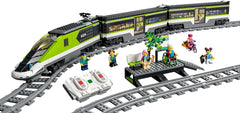 Treno espresso passeggeri LEGO City, set di treni telecomandati, giocattolo ferroviario con fari, 2 carrozze e 24 elementi di binario, regalo per bambini, ragazzi e ragazze 60337 Set di costruzione Besuche den LEGO-Store
