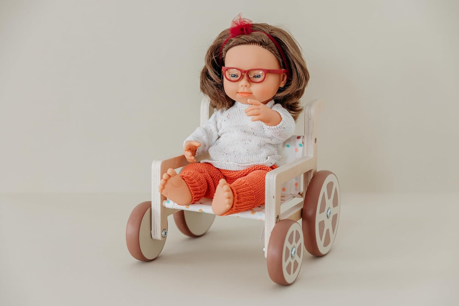 Miniland europäisches Mädchen 38cm mit Down-Syndrom, mit Brille, ohne Unterwäsche 31110 Weiß