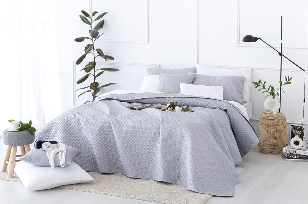 Todocama Fine Boutique copriletto con motivo piqué, per primavera, estate, autunno e inverno, 100% microfibra super morbida, coperta multifunzionale, 140/150/160-250 X 260 cm, grigio chiaro Letti e coperte Beuche den Todocama-Store