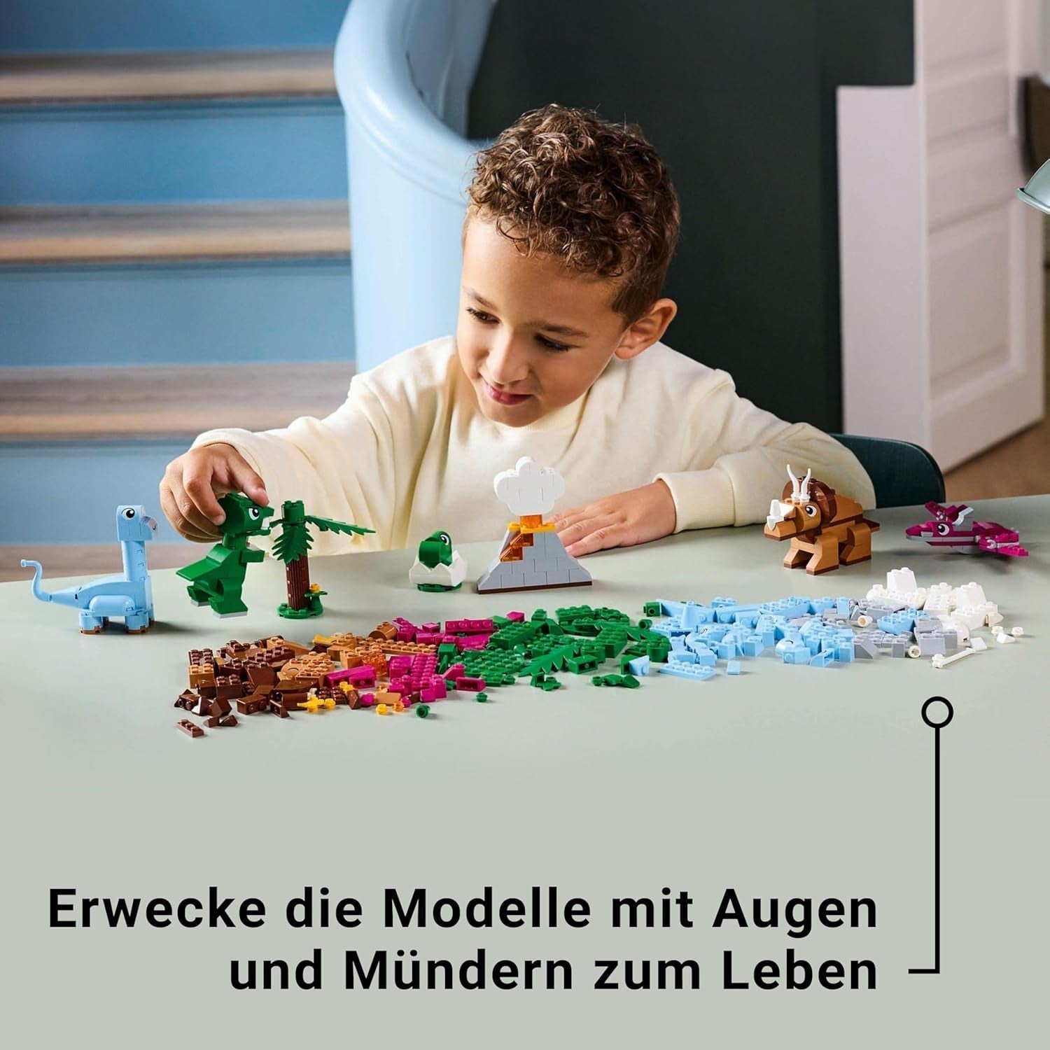 Set da costruzione creativo Dinosauri LEGO Classic con modelli di animali e figure in mattoncini, esperienza di gioco fantasiosa, regalo per ragazzi e ragazze dai 5 anni, inclusi i set da costruzione T.Rex e Triceratopo 11041 Besuche den LEGO-Store