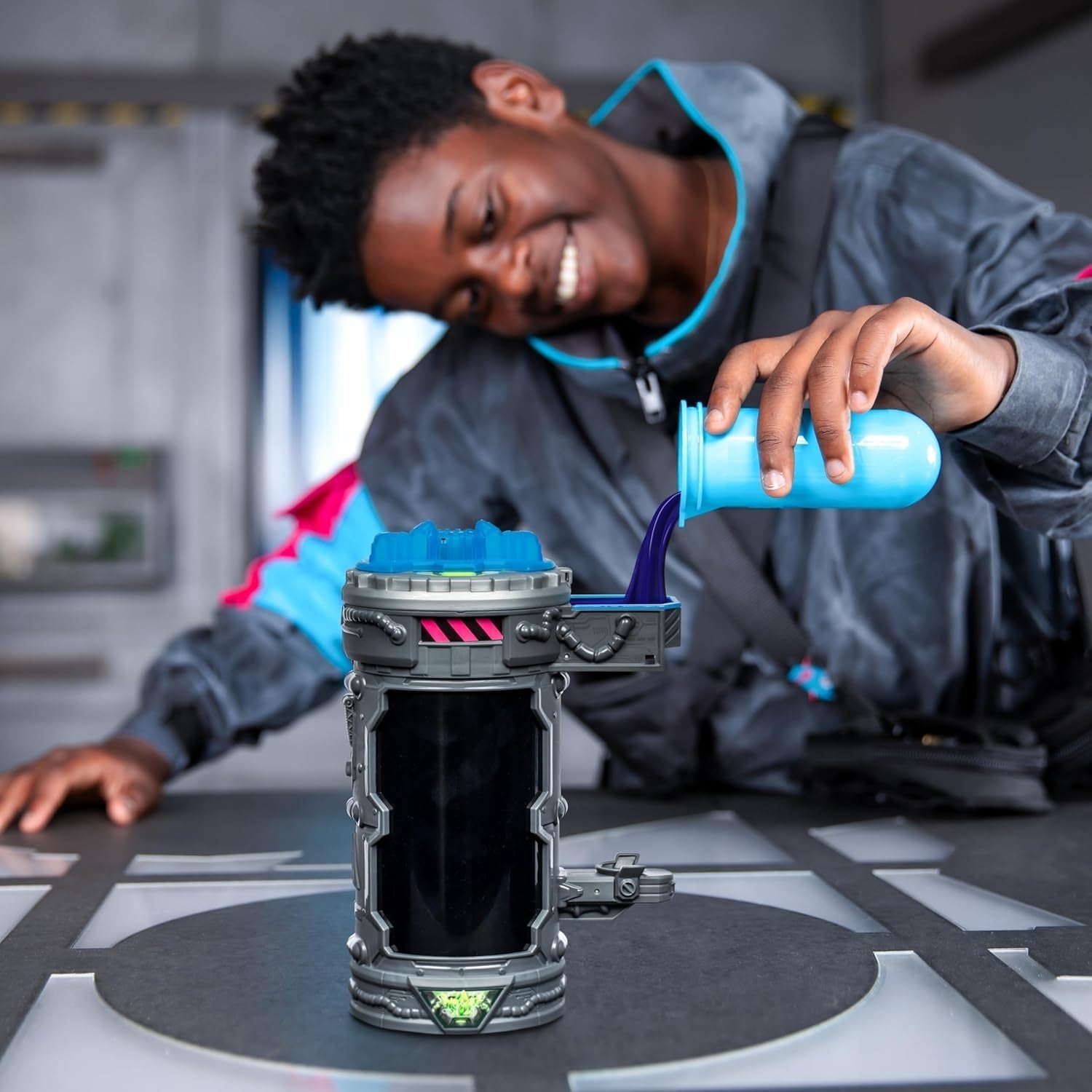 Traslochi; Muovi la bestia definitiva. Sperimenta e crea l'action figure Stealth Panther di Mrbeast. 3 da collezionare, Iconic Panther, Stealth Panther, Metallic Panther Action figure Naty Shop