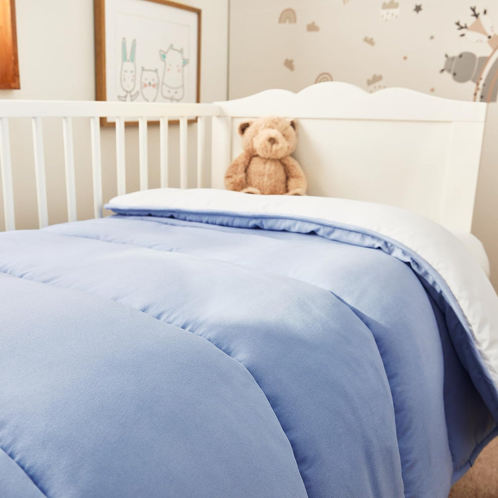 Pikolin Home - Piumino reversibile 300 G - Imbottitura nordica bicolore - Per lettino 60 - Imbottitura in piuma, calda, traspirante, blu/bianco, 100 X 120 cm Trapunte e trapunte Naty Shop