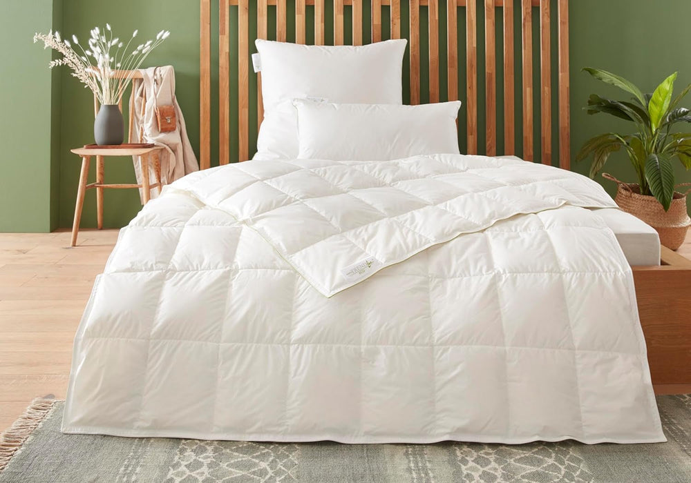 Badenia Trendline Piumino ecologico caldo con 90% piumino e 10% piume classe I, 135 X 200 cm, bianco, certificato Oeko-Tex, prodotto secondo lo standard di qualità tedesco Piumini e trapunte Naty Shop 135 X 200 Cm Coperta estiva leggera