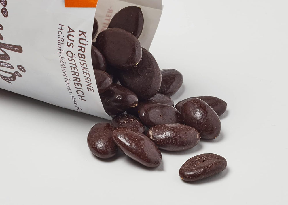 Landgarten Semi di zucca biologici al cioccolato fondente - Snack vegano al cioccolato con semi di zucca tostati - Fonte di magnesio - 1 x 50 g