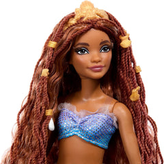 Mattel Disney Ariel Mica Sirenă - Păpușă Sirenă Deluxe cu Mărgele de Păr și Suport pentru Păpușă pentru Joacă Imaginativă și Expoziție, pentru Copii cu Vârsta de 3 Ani și Peste, HNF42