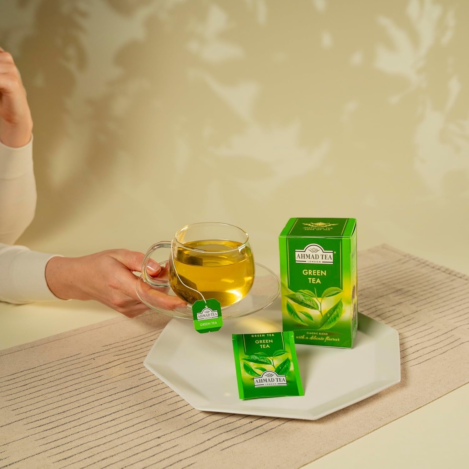 Ahmad Tea - Ceai verde - Pliculețe de ceai ambalate individual, cu aromă sigilată, conținând 2 g de ceai per porție - 20 de pliculețe de ceai cu bandă