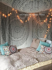 Tapiserie indiana mandala alb argintiu camera estetic panza Casa - Accesorii si Decoratiuni Naty Shop